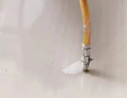 十堰瓷砖空鼓维修公司专业解答在瓷砖铺贴过程中，如果使用的砂料过粗（如全部使用了粗砂），可能会导致以下问题